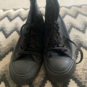 Only worn a few times black Converse